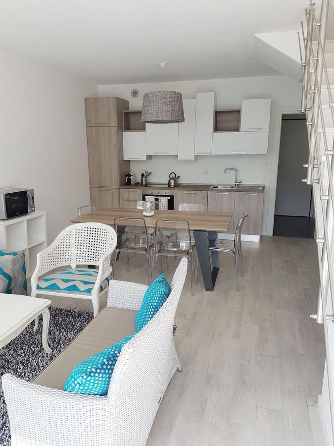 Baia Blu - Luxury Apartments With Pool Cremia Exterior photo